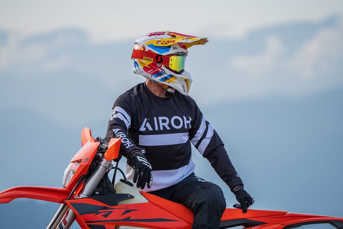 Airoh presenta l'esclusivo Aviator 3 6Days Spain 2024